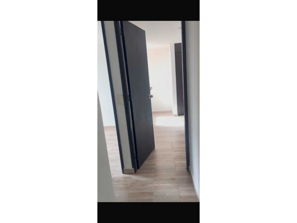 Apartamento en venta en Loma De Los Bernal, Medellín · foto 13 de 20