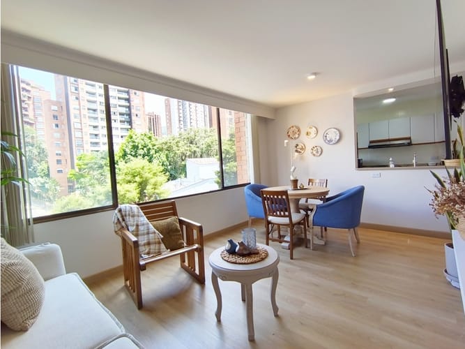 Apartamento de 2 alcobas en venta en El Poblado, Medellín, 69 m² · foto 2 de 18