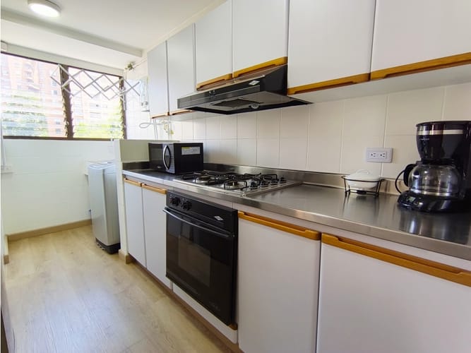Apartamento de 2 alcobas en venta en El Poblado, Medellín, 69 m² · foto 10 de 18