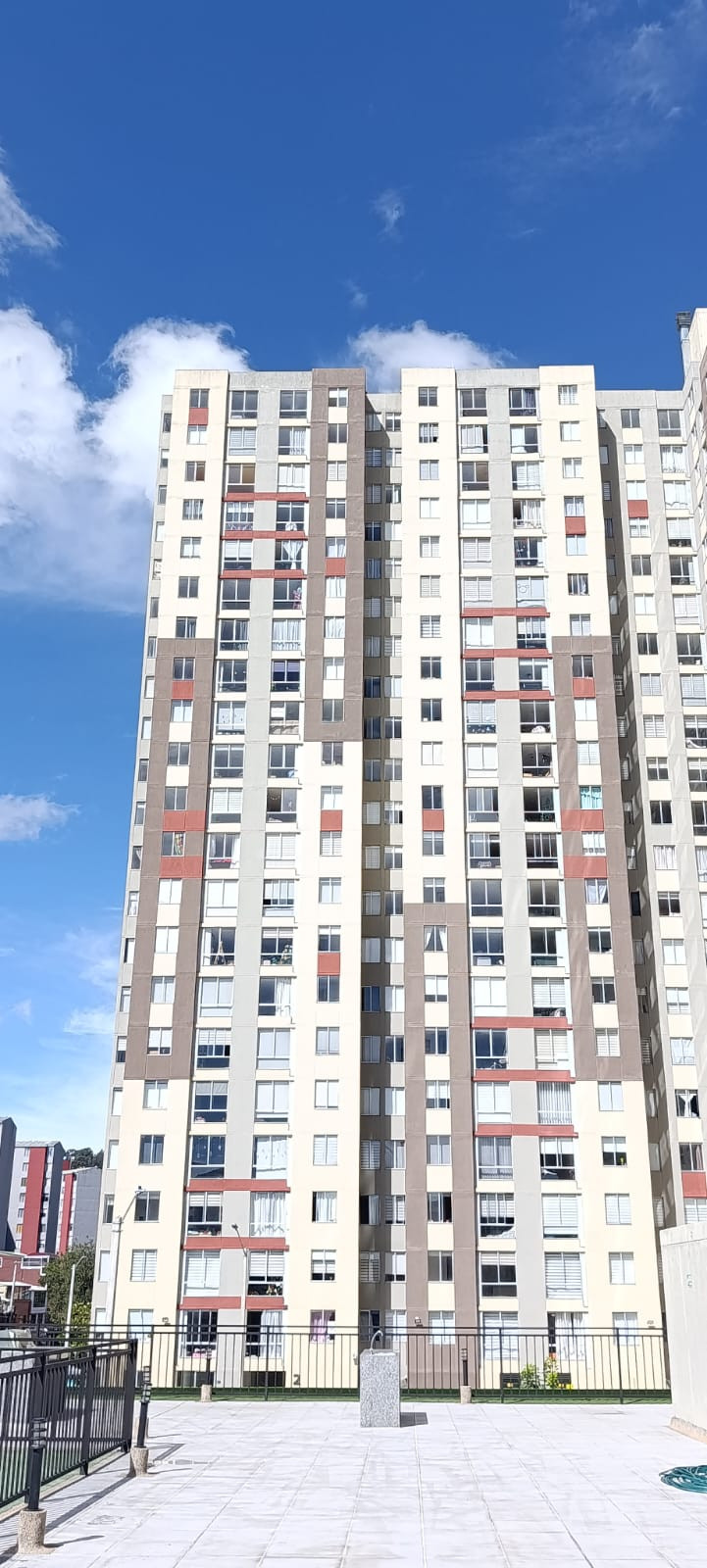 Apartamento en venta en Portales Del Norte, Bogotá · foto 2 de 11