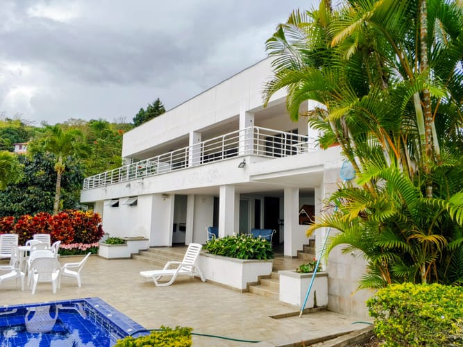 Casa de 5 alcobas en venta en Miravalle Dapa, Yumbo · foto 2 de 24