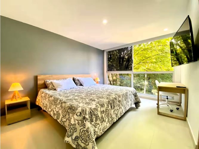 Apartaestudio en venta en La Candelaria, Medellín, 60 m² · foto 2 de 20