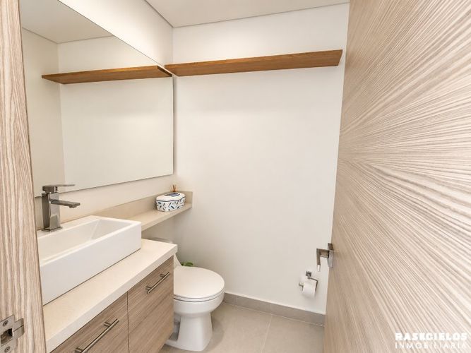 Apartamento de 2 alcobas en arriendo en Altos Del Poblado, Medellín, 111 m² · foto 11 de 14
