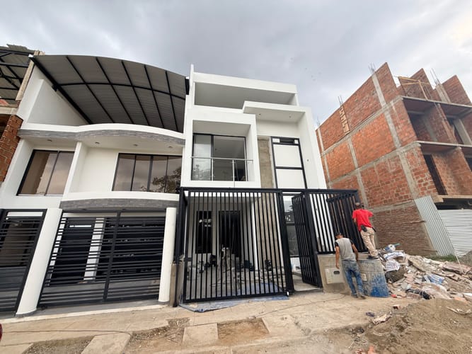 Casa de 4 alcobas en venta en Ciudad 2000, Cali, 240 m² · foto 2 de 15