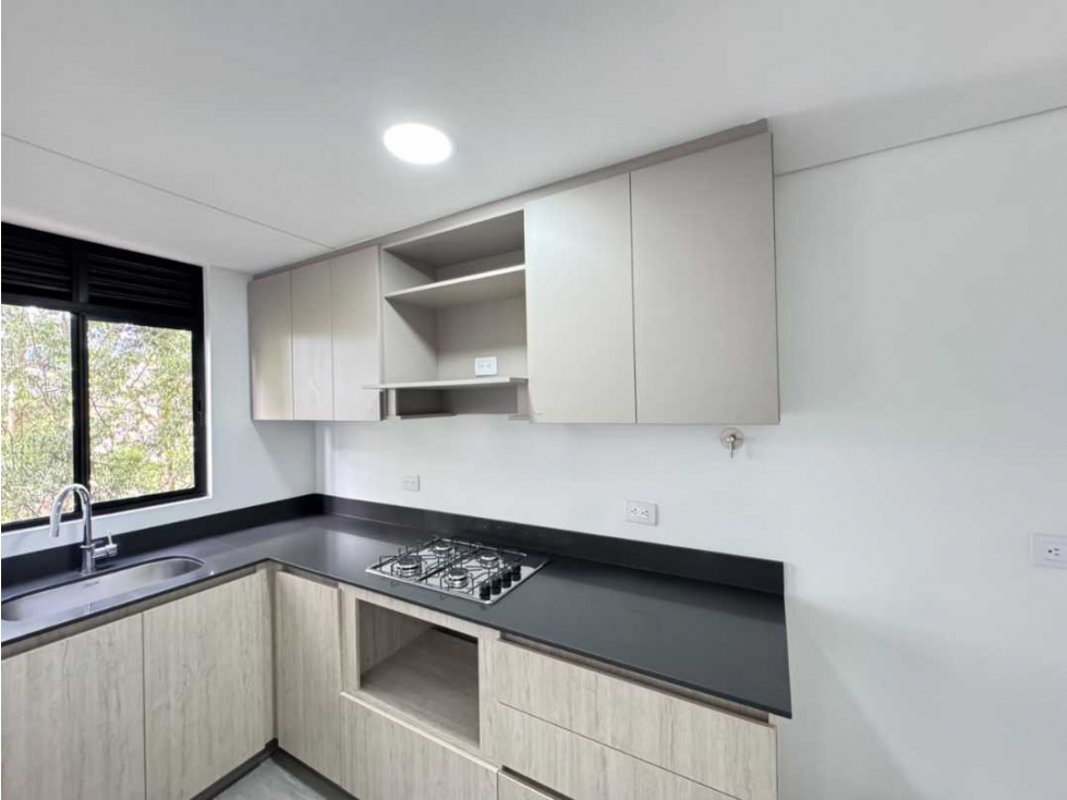 Apartamento en venta en El Poblado, Medellín · foto 3 de 10