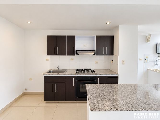 Apartaestudio en arriendo en Los Balsos, Medellín, 65 m² · foto 4 de 8