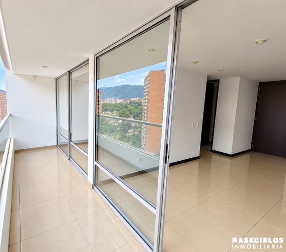 Apartaestudio en arriendo en Los Balsos, Medellín, 65 m² · foto 7 de 8