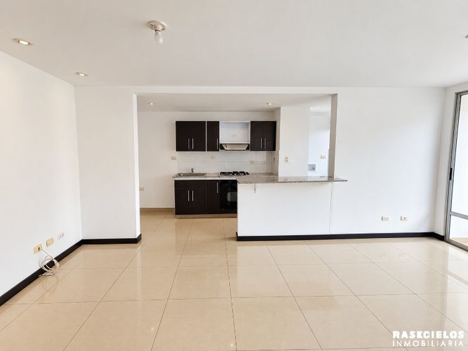 Apartaestudio en arriendo en Los Balsos, Medellín, 65 m² · foto 8 de 8