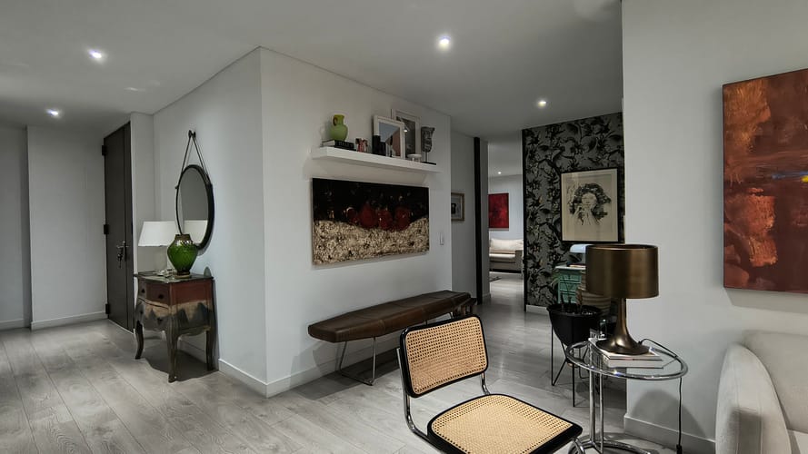 Apartamento de 2 alcobas en venta en Los Rosales, Bogotá, 130 m² · foto 3 de 16