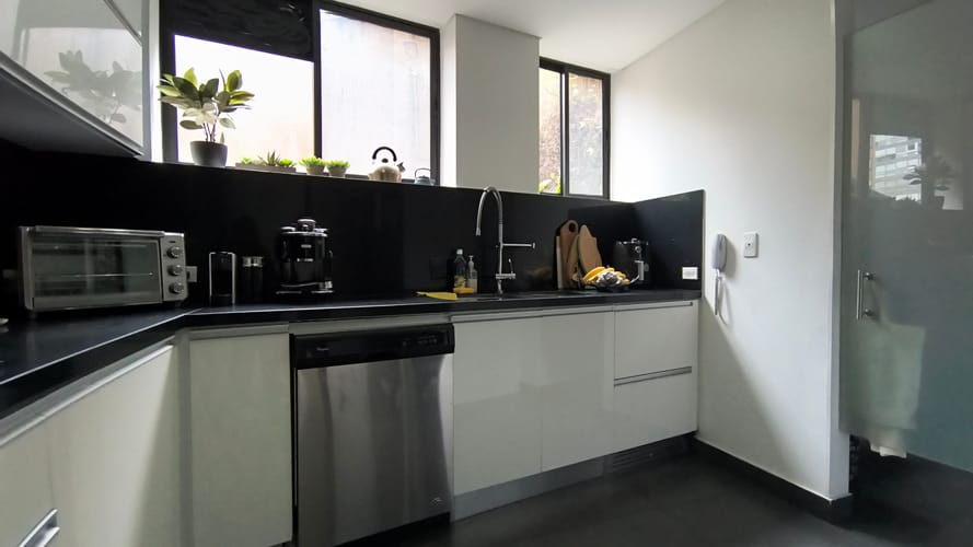 Apartamento de 2 alcobas en venta en Los Rosales, Bogotá, 130 m² · foto 5 de 16