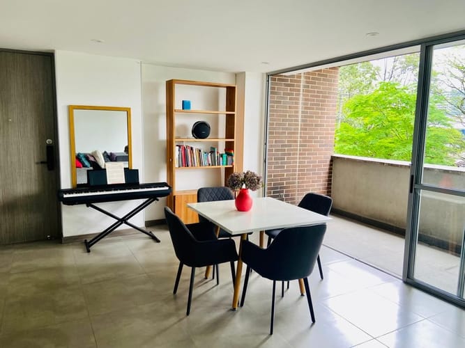 Apartamento de 3 alcobas en venta en Villa Carlota, Medellín, 166 m² · foto 2 de 12