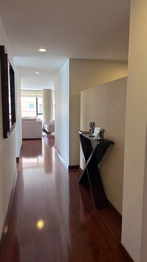 Apartamento de 3 alcobas en venta en Chicó Navarra, Bogotá, 141 m² · foto 5 de 18