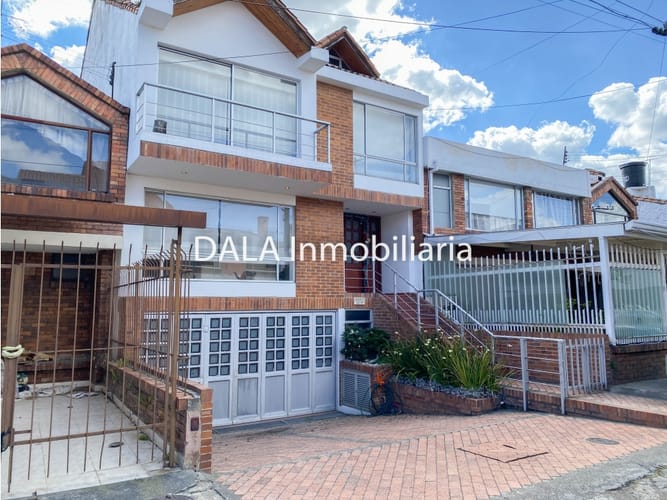 Casa de 4 alcobas en venta en Cr San Sebastian, Chía, 263 m² · foto 2 de 24