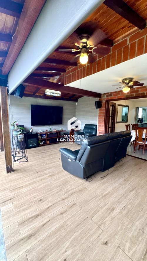 Casa de 4 alcobas en venta en Lagos Del Cacique, Bucaramanga, 230 m² · foto 2 de 19
