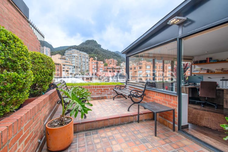 Apartamento de 3 alcobas en venta en Los Rosales, Bogotá, 259 m² · foto 19 de 20
