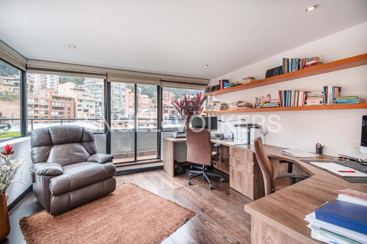 Apartamento de 3 alcobas en venta en Los Rosales, Bogotá, 259 m² · foto 18 de 20