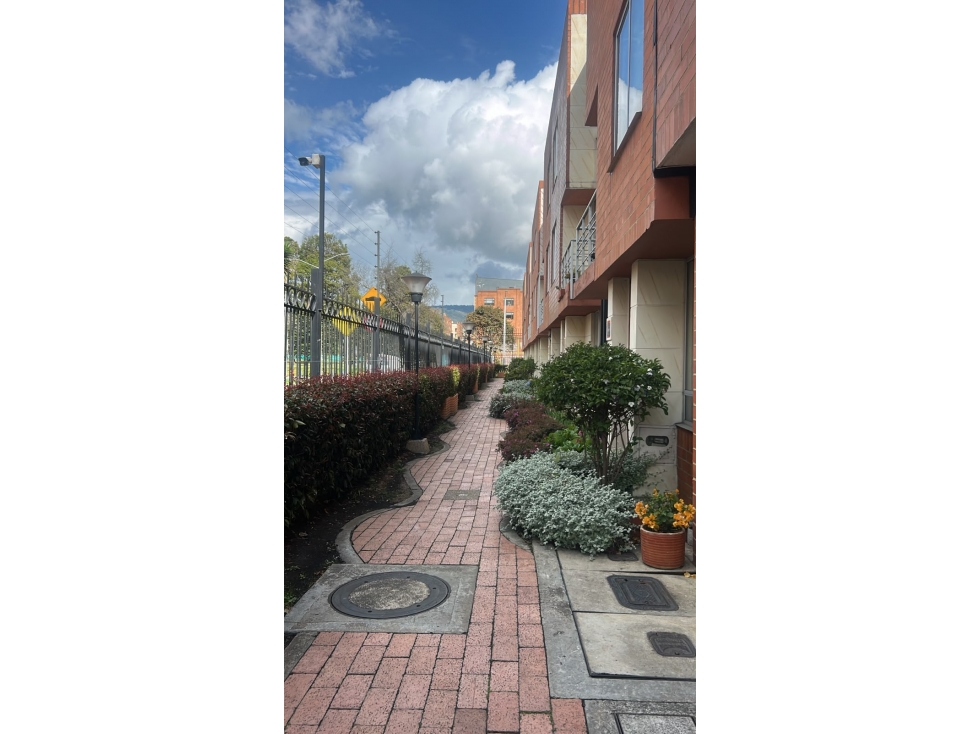 Casa en venta en Mazuren, Bogotá · foto 3 de 24