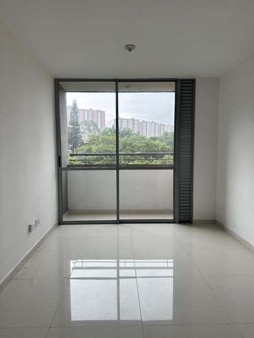 Apartamento de 3 alcobas en venta en Bucaros, Bello, 56 m² · foto 2 de 18