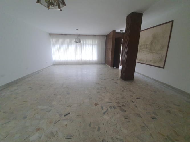 Casa de 4 alcobas en venta en Santa Monica, Cali, 500 m² · foto 2 de 18