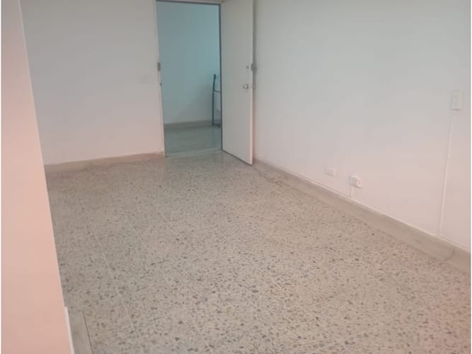 Local en arriendo en Los Naranjos, Itagüí, 15 m² · foto 2 de 3