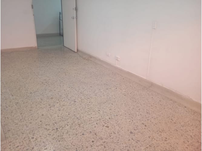 Local en arriendo en Los Naranjos, Itagüí, 15 m² · foto 3 de 3