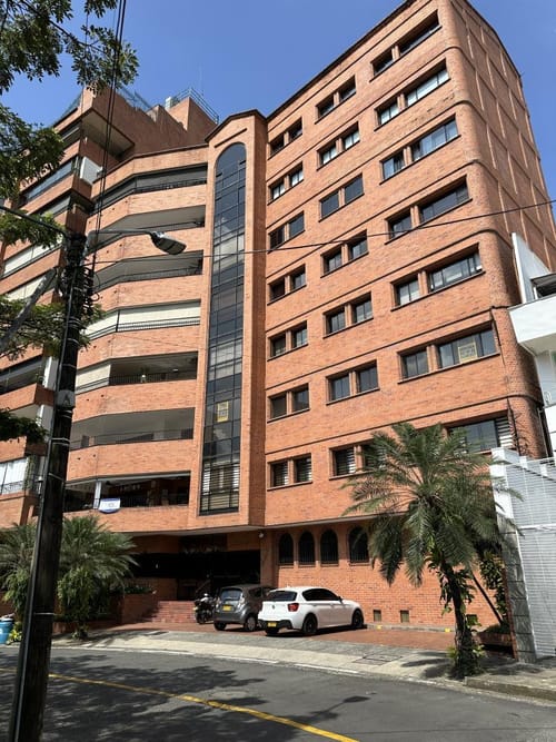 Apartamento de 4 alcobas en venta en La Arboleda, Cali, 345 m² · foto 2 de 24