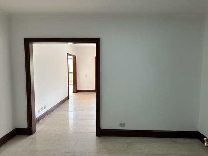 Apartamento de 4 alcobas en venta en La Arboleda, Cali, 345 m² · foto 3 de 24