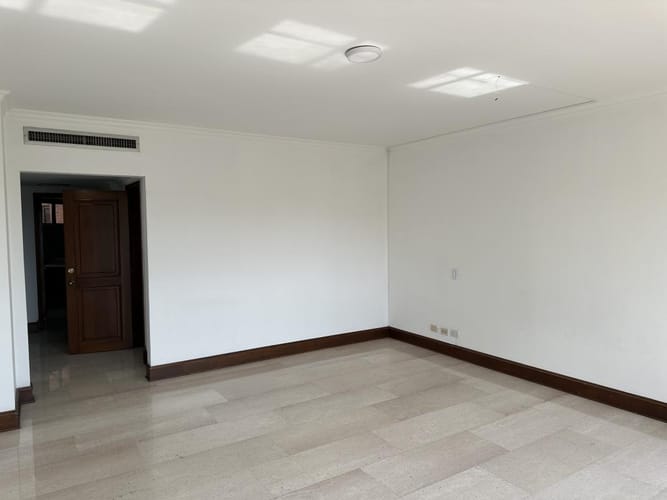 Apartamento de 4 alcobas en venta en La Arboleda, Cali, 345 m² · foto 6 de 24