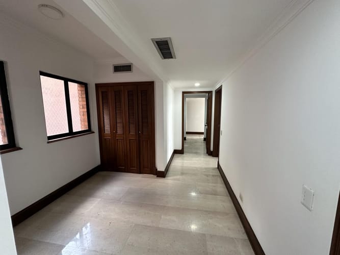 Apartamento de 4 alcobas en venta en La Arboleda, Cali, 345 m² · foto 14 de 24