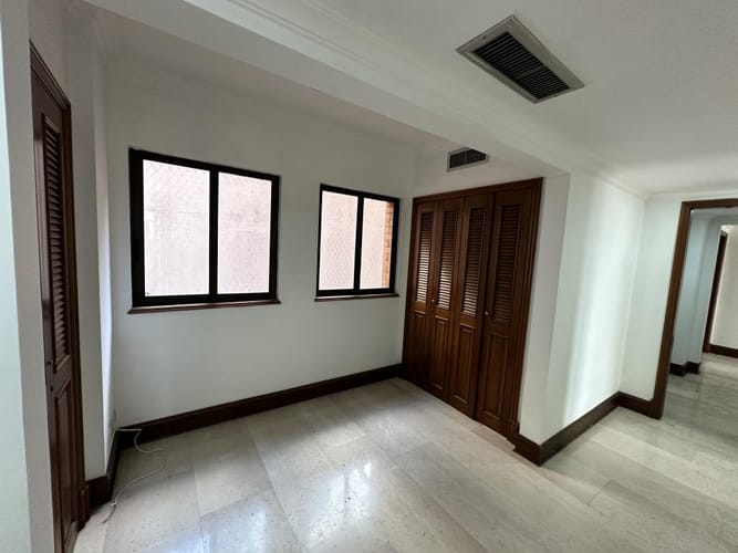 Apartamento de 4 alcobas en venta en La Arboleda, Cali, 345 m² · foto 16 de 24