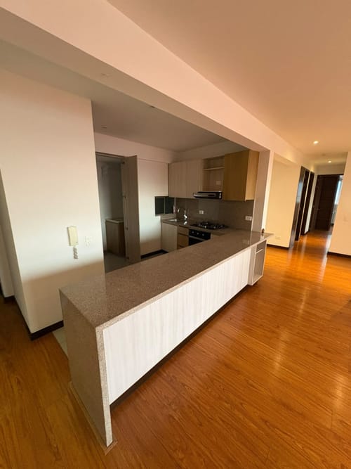 Apartamento de 3 alcobas en venta en Ciudad Jardin Norte, Bogotá, 122 m² · foto 2 de 24