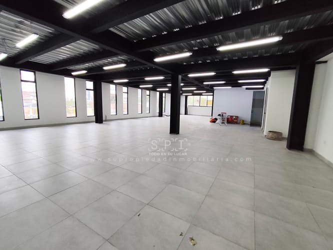 Bodega en arriendo en Laureles, Medellín, 200 m² · foto 5 de 12
