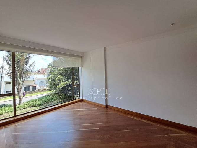 Apartamento de 3 alcobas en arriendo en Santa Ana Oriental, Bogotá, 220 m² · foto 1 de 24