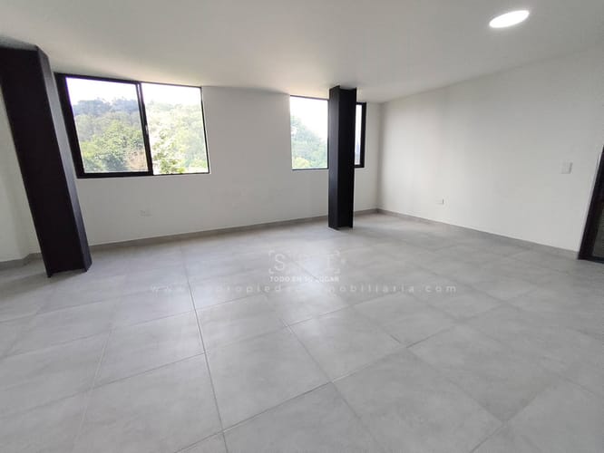 Bodega en arriendo en Laureles, Medellín, 165 m² · foto 2 de 14