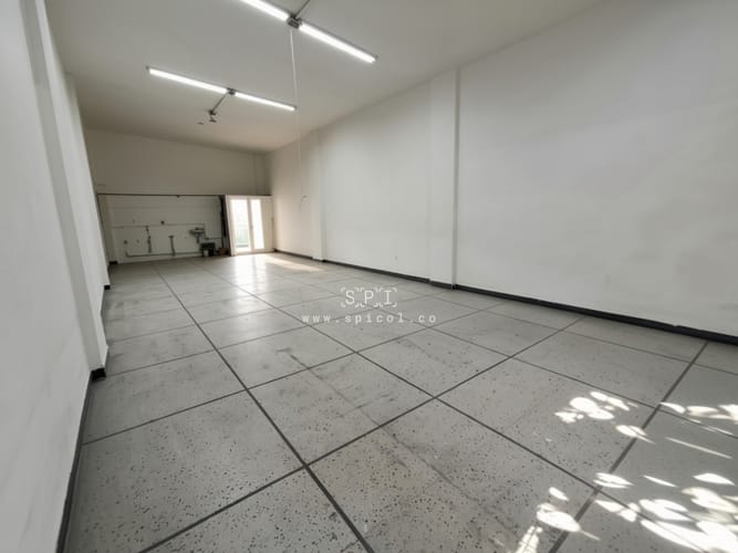 Local en arriendo en Villa Nueva, Medellín, 76 m² · foto 4 de 9