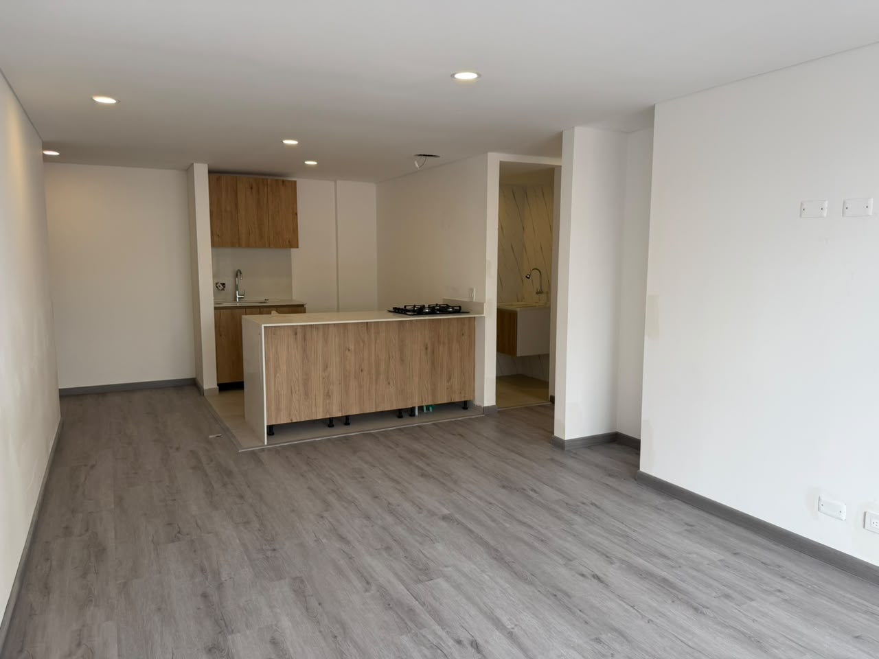 Apartamento en venta en Quinta Paredes, Bogotá · foto 2 de 13