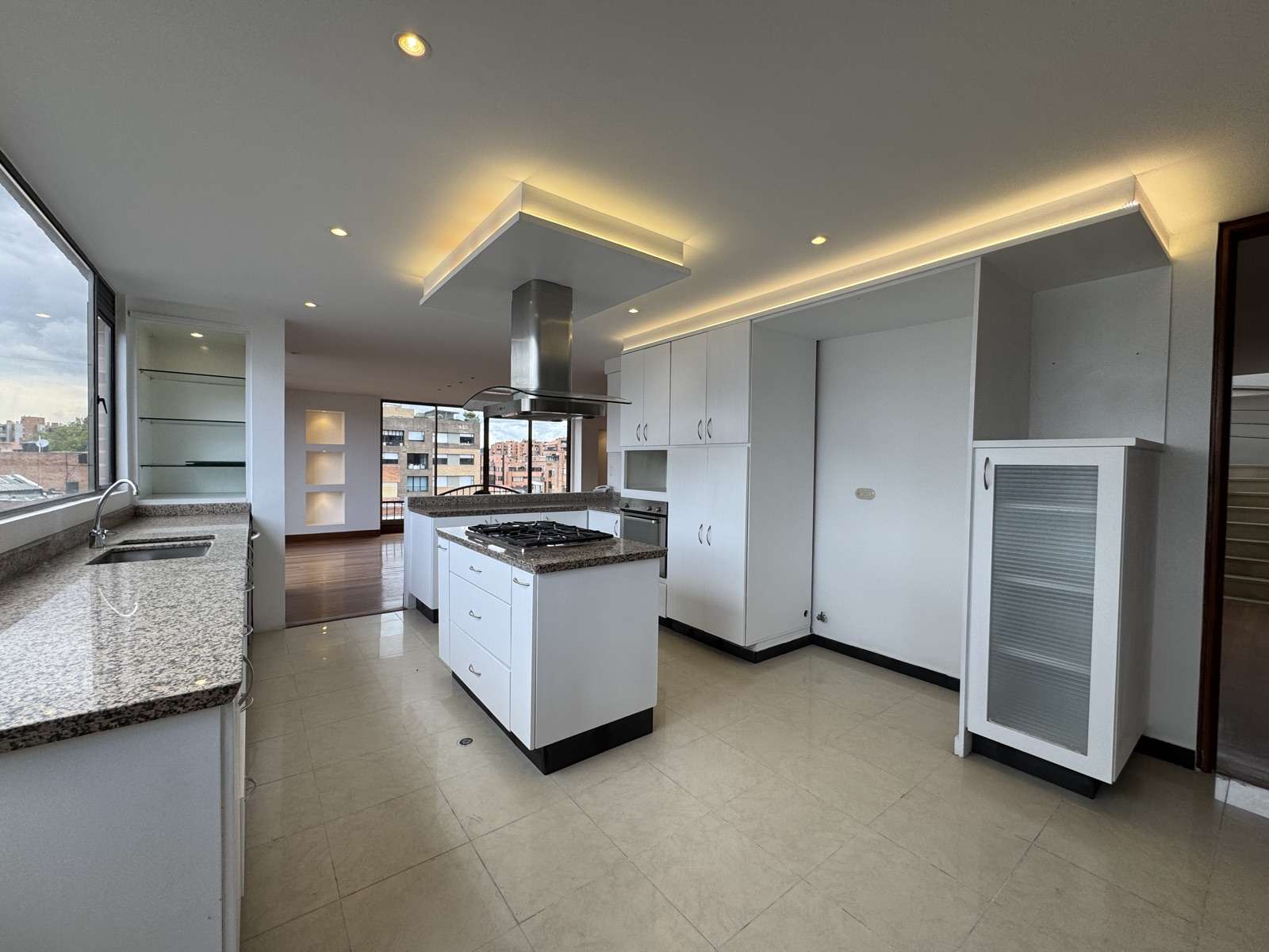 Apartamento en arriendo en La Carolina, Bogotá · foto 4 de 19