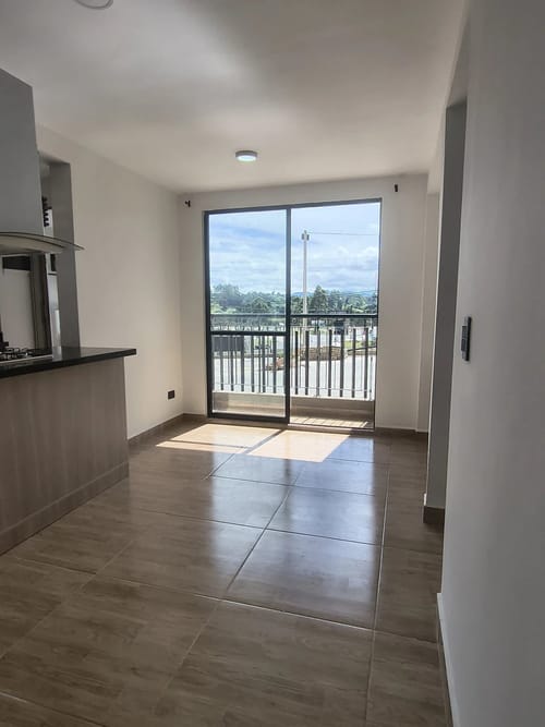 Apartamento de 2 alcobas en arriendo en Cuatro Esquinas, Rionegro, 50 m² · foto 2 de 10