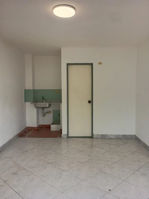 Local en arriendo en San Pablo Guayabal, Medellín, 12 m² · foto 3 de 8