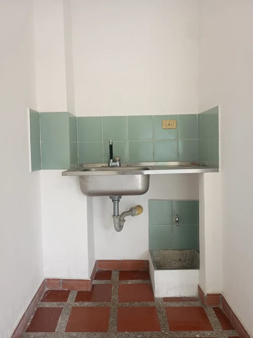 Local en arriendo en San Pablo Guayabal, Medellín, 12 m² · foto 7 de 8