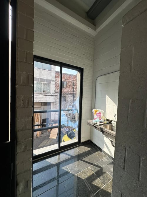 Bodega en arriendo en Trinidad, Medellín, 100 m² · foto 2 de 9