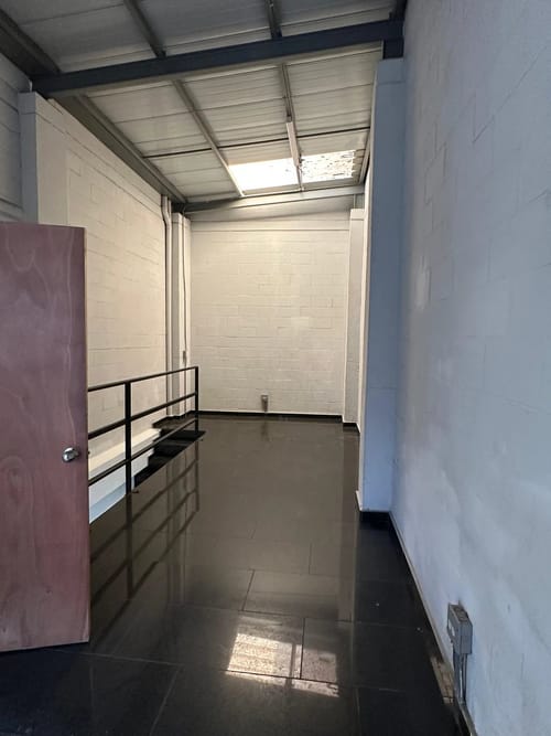Bodega en arriendo en Trinidad, Medellín, 100 m² · foto 4 de 9