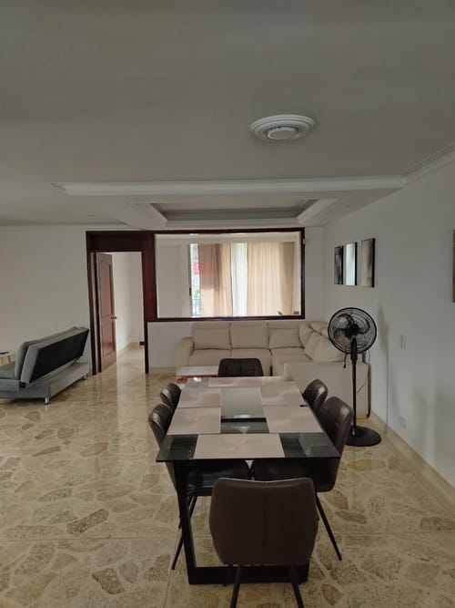 Apartamento de 4 alcobas en arriendo en Belen Malibu, Medellín, 200 m² · foto 2 de 10