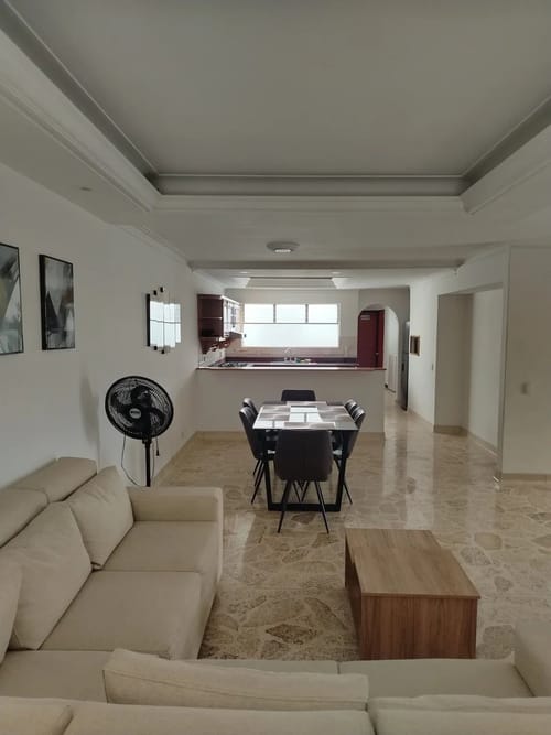 Apartamento de 4 alcobas en arriendo en Belen Malibu, Medellín, 200 m² · foto 3 de 10