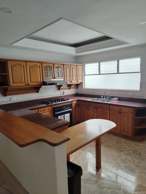 Apartamento de 4 alcobas en arriendo en Belen Malibu, Medellín, 200 m² · foto 7 de 10