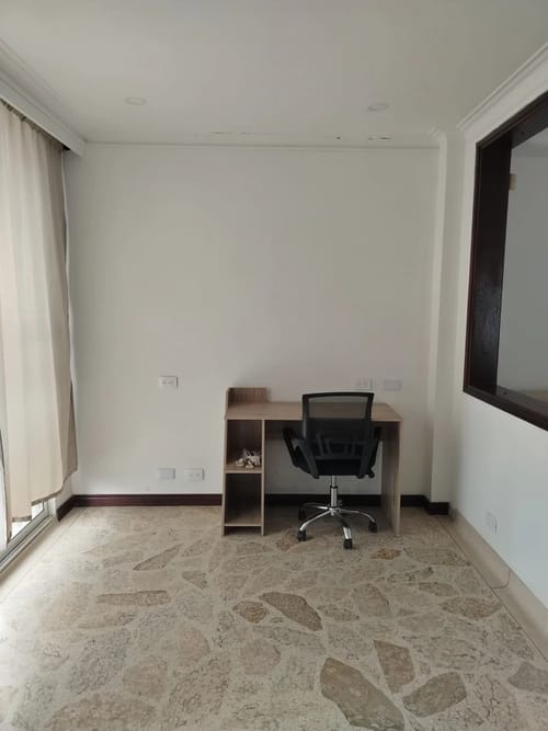 Apartamento de 4 alcobas en arriendo en Belen Malibu, Medellín, 200 m² · foto 9 de 10