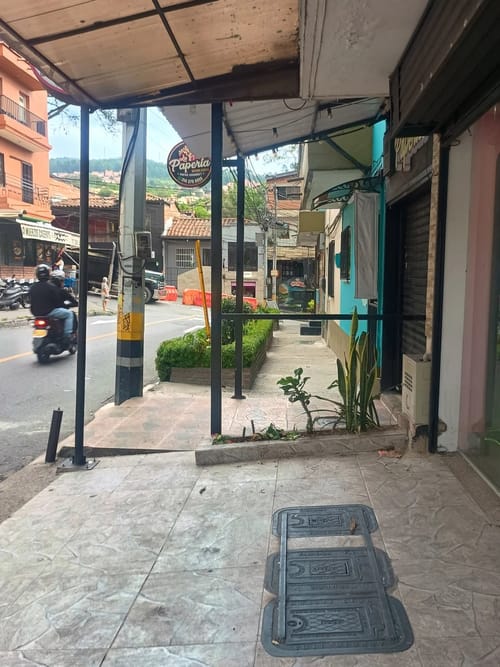 Local en arriendo en Miraflores, Medellín, 22 m² · foto 8 de 8