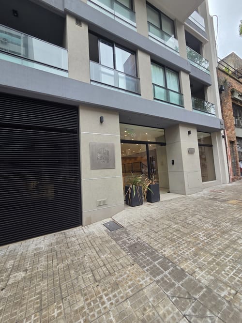 Exclusivo apartamento a estrenar en alquiler en el corazón del Centro: 2 dormitorios, diseño moderno y opción de garage para tu comodidad. · Photo 3