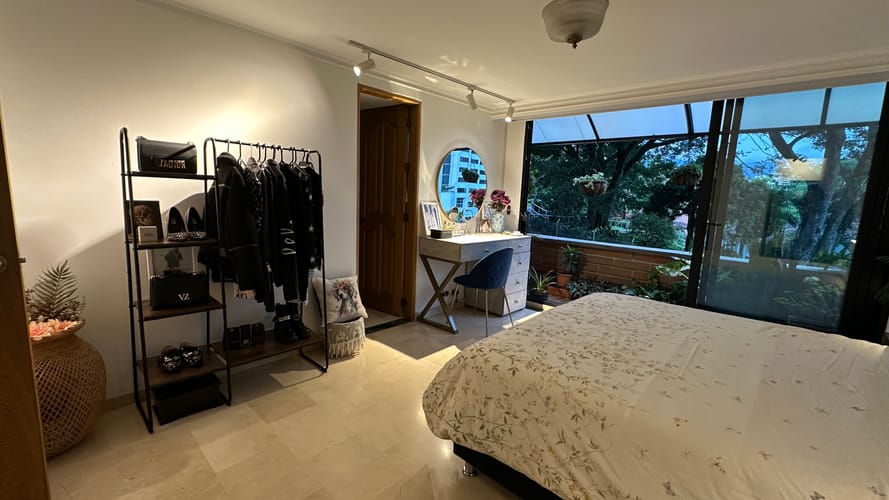Apartamento de 3 alcobas en venta en El Poblado, Medellín, 188 m² · foto 9 de 10