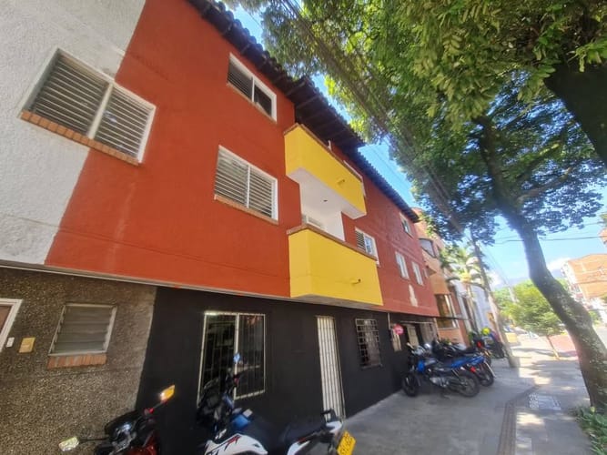 Apartamento de 5 alcobas en venta en Laureles, Medellín, 140 m² · foto 2 de 19
